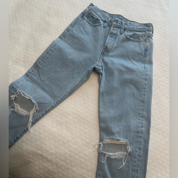 Levi’s High Rise Straight Leg Distressed Jeans - Picture 3 of 7